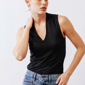 Ruti THE SCULPTED TANK in black 4